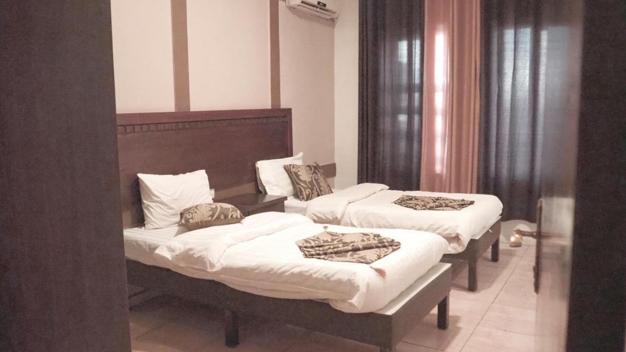 Al Fawanes Hotel Apartments Amman Extérieur photo