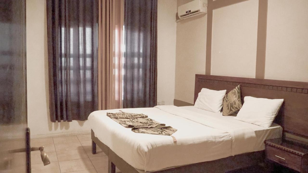Al Fawanes Hotel Apartments Amman Extérieur photo