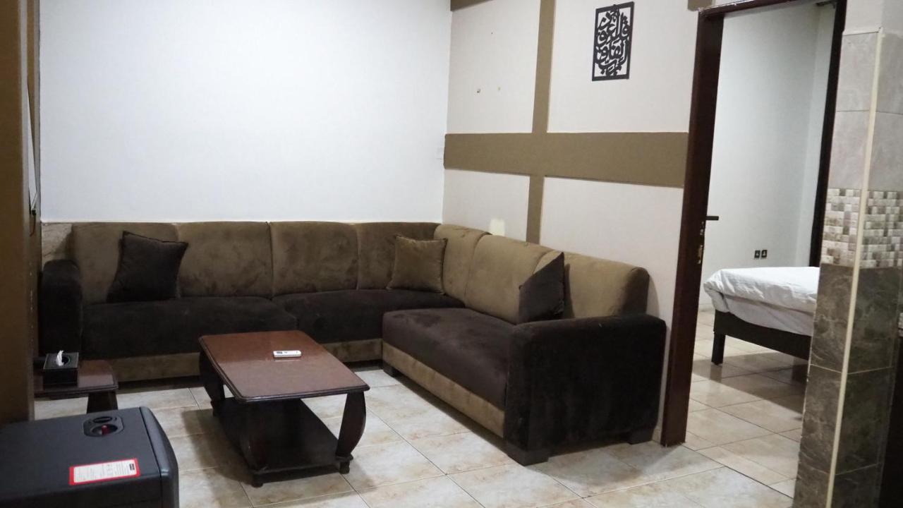 Al Fawanes Hotel Apartments Amman Extérieur photo