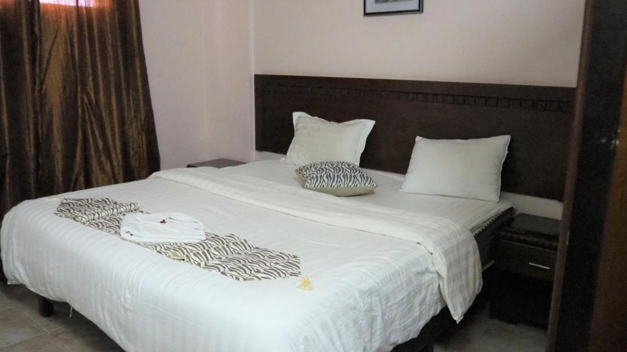 Al Fawanes Hotel Apartments Amman Extérieur photo