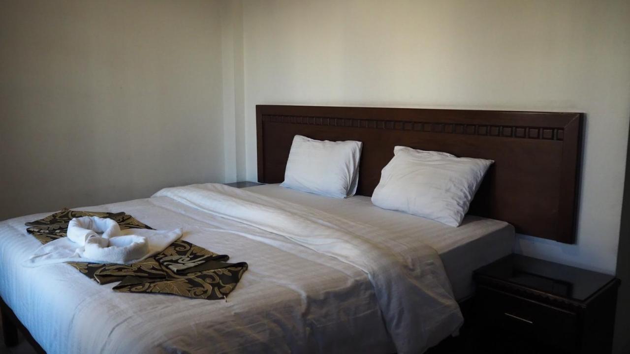 Al Fawanes Hotel Apartments Amman Extérieur photo